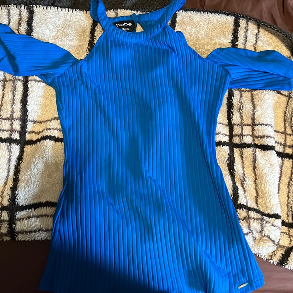 High neck cold shoulder Bebe top (stunning blue) M